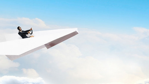 Anzugtraegerin-in-Papierflieger-179026372-FO-Sergey-Nivens