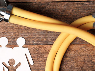 Stethoskop-Familie-240691398-AS-New-Africa