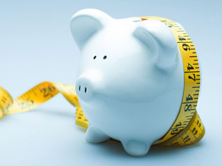 Sparschwein-Maßband-228116917-FO-BillionPhotos-com