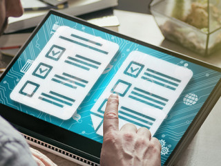 Mann-Tablet-305522742-AS-svetazi