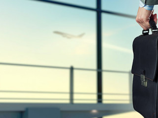 Aktentasche-Flugzeug-65783936-AS-Sergey-Nivens