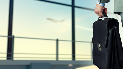 Aktentasche-Flugzeug-65783936-AS-Sergey-Nivens