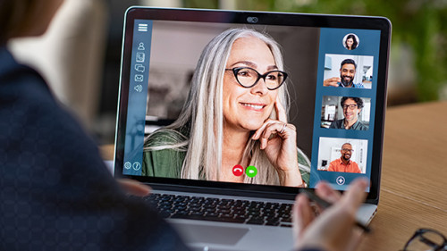 Mann-Laptop-Konferenz-331412727-AS-Rido