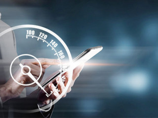 Anzugtraeger-Tablet-Tacho-330000199-AS-sasun-Bughdaryan