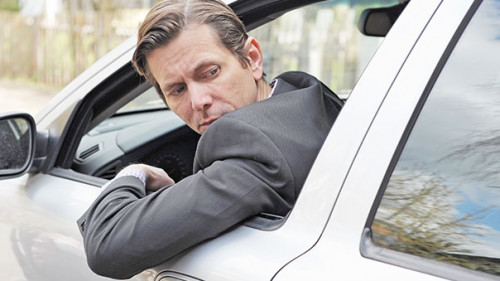 Anzugtraeger-in-Auto-40700242-AS-photophonie