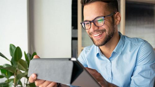 Mann-Tablet-296749009-AS-StockRocket