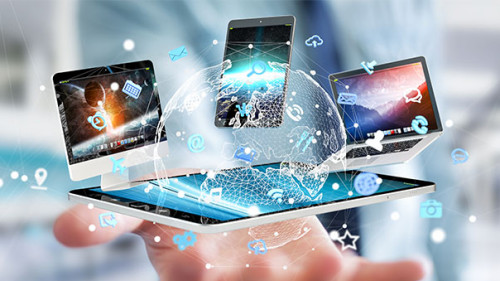 Anzugtraeger-Hand-Endgeraete-152613619-AS-sdecoret