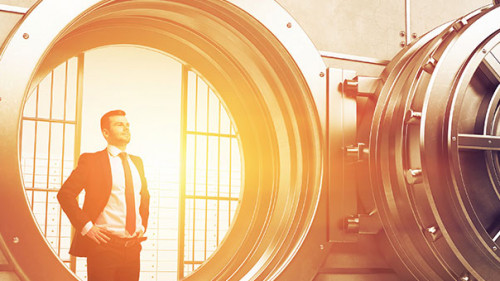 Anzugztraeger-Tresor-125486354-AS-denisismagilov