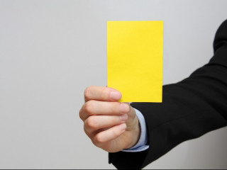 AdobeStock_12428434 (Gelbe Karte).jpg