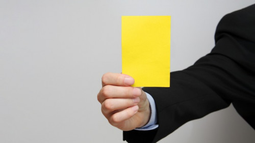 AdobeStock_12428434 (Gelbe Karte).jpg