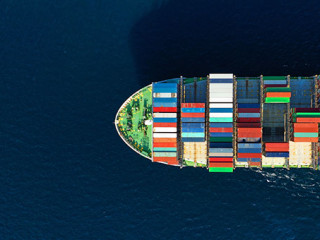 Frachtschiff-306752975-AS-aerial-drone