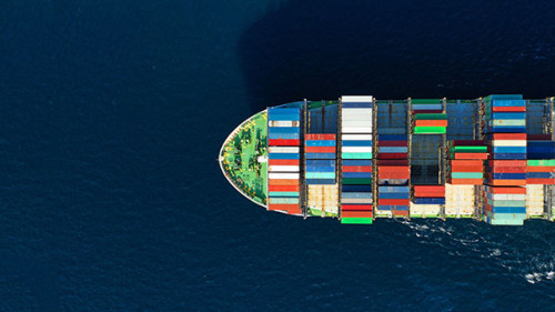 Frachtschiff-306752975-AS-aerial-drone