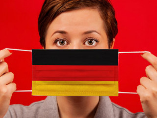 Frau-Deutschland-Maske-332241861-AS-Yauhen
