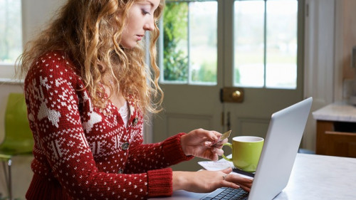 20200420_DVAG_Bild_Online Versicherungen_Copyright_Masterfile_RF_DVAG.jpg