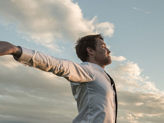 Anzugtraeger-252072847-AS-Gajus