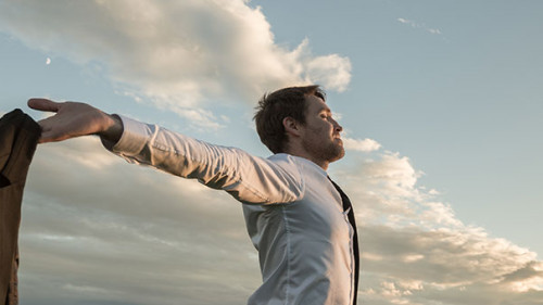 Anzugtraeger-252072847-AS-Gajus