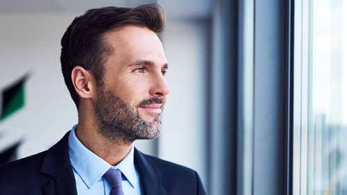 Anzugtraeger-Fenster-175859301-AS-baranq