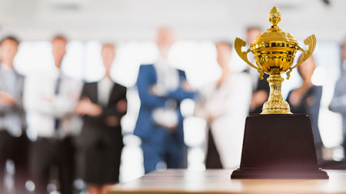 Anzugtraeger-Pokal-292622846-AS-Nattakorn