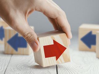 Hand-Pfeile-242359687-AS-Yeti-Studio