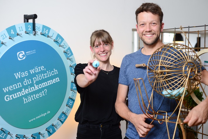 Christina Strohm und Michael Bohmer _Bildnachweis_ Christian Stollwerk Mein Grundeinkommen_2.jpg