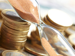 Sanduhr-Muenzen-57715153-AS-fox17