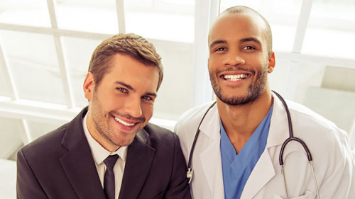 Anzugtraeger-und-Arzt-114417235-AS-georgerudy