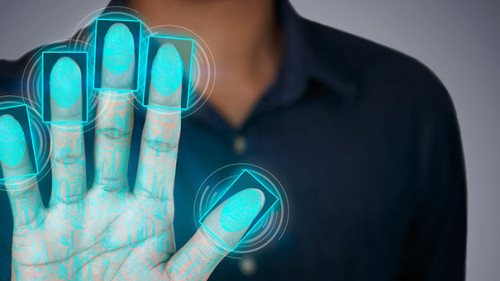 Mann-Hand-Code-87652246-FO-Patrick-Foto