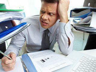 Anzugtraeger-Papier-Stress-51530382-FO--pressmaster