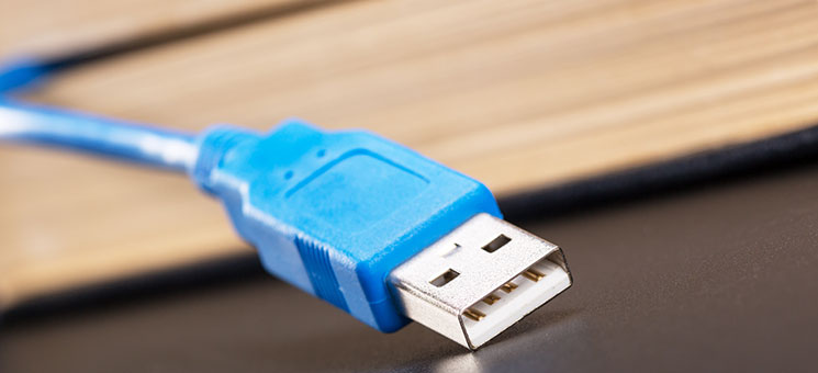USB-Kabel-aus-Buch-69508459-FO-Nomad-Soul