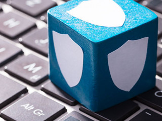 Schild-Wuerfel-Tastatur-188808258-AS-Andrey-Popov