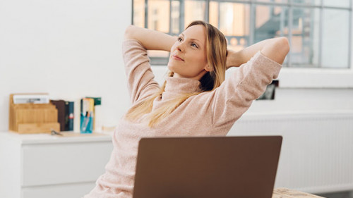 Frau-Office-188548529-AS-contrastwerkstatt