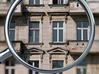 Lupe-Gebaeude-236094758-AS-bluedesign