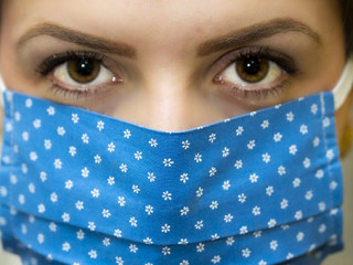 Frau-Maske-4969674-PB-Anestiev