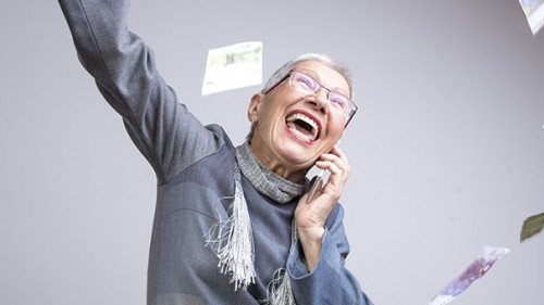 Seniorin-Geldregen-187267886-AS-Teodor-Lazarev