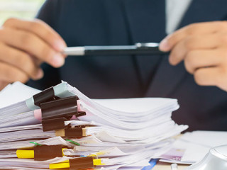 Anzugtraeger-Papier-219405860-AS-smolaw11