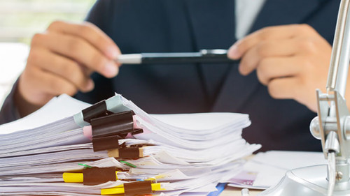 Anzugtraeger-Papier-219405860-AS-smolaw11