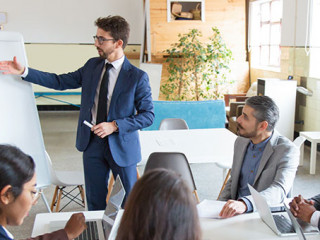 Anzugtraeger-Flipchart-314903690-AS-Mangostar