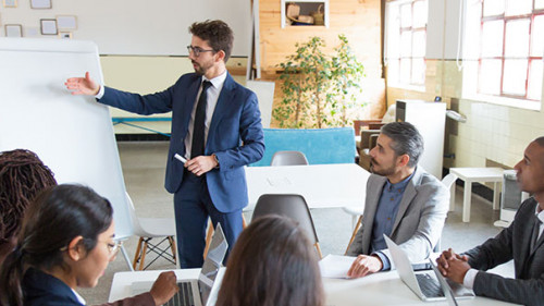 Anzugtraeger-Flipchart-314903690-AS-Mangostar