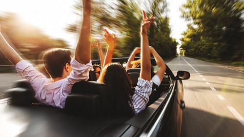 Gruppe-in-Cabrio-220684477-AS-Leika-production