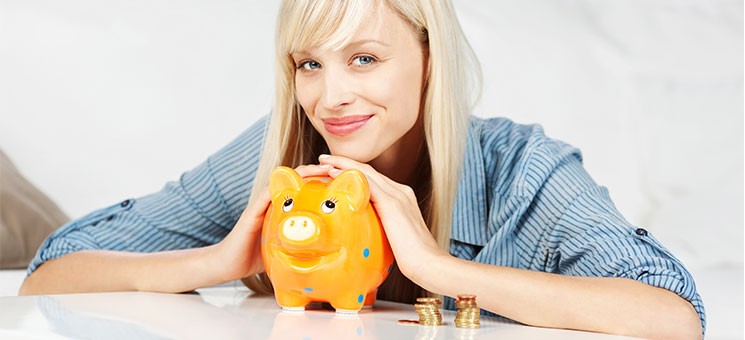 Frau-Sparschwein-51724468-AS-contrastwerkstatt
