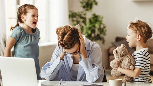 Mutter-Kinder-Stress-340444680-AS-JenkoAtaman