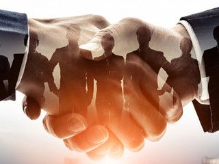 Handshake-315314564-AS-metamorworks