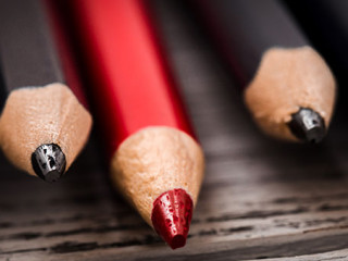 Rotstift-117566748-AS-puhimec