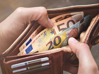 Geldbeutel-299962788-AS-photoschmidt