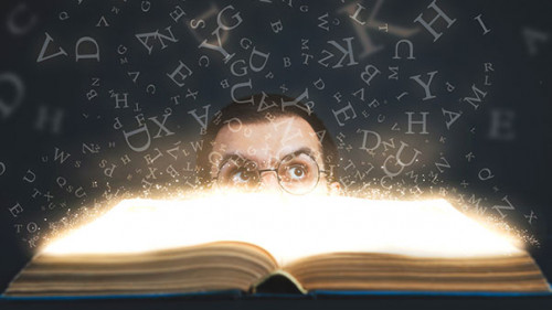 Mann-Zauberbuch-290856986-AS-eyeretina