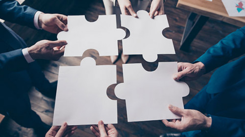 Anzugtraeger-Puzzleteile-253291390-AS-deagreez