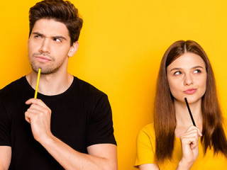 Junge-Menschen-denken-nach-304347122-AS-deagreez