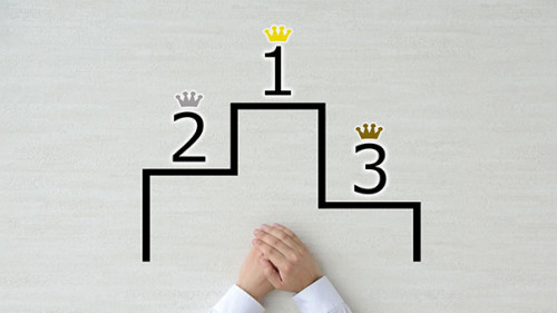 Haende-Treppchen-225634367-AS-takasu