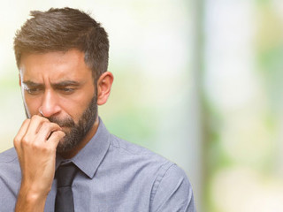 Anzugtraeger-besorgt-240482812-AS-Krakenimages-com