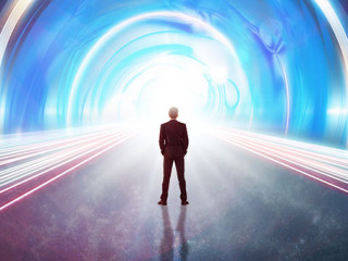 Anzugtraeger-Cyber-Tor-164316317-AS-peshkova